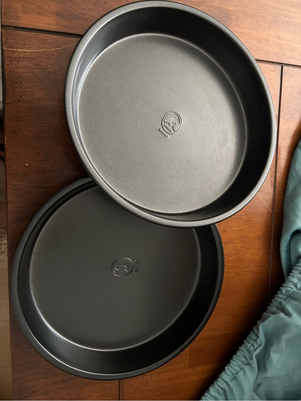 Nonstick Round Cake Pans — Black (Set of 2)